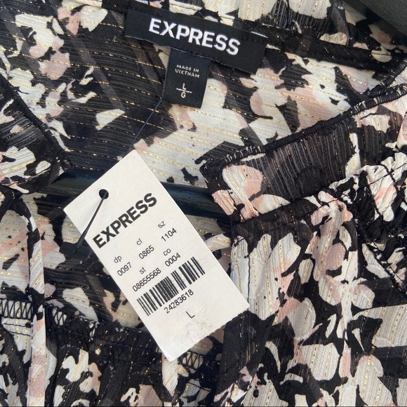 EXPRESS Metallic Floral Ruffle Top - Picture 6 of 16